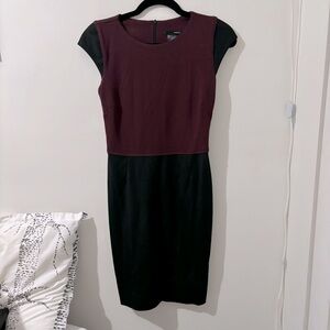 LIKE NEW AQUA (BLOOMINGDALES) BURGUNDY AND BLACK SHIFT DRESS